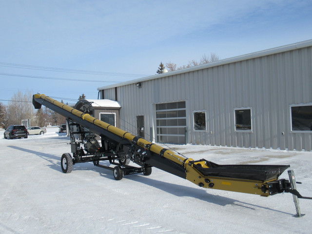 Used 2023 Convey-All 1650 TL 50 Ft. Transloader in Farming Equipment in Winnipeg