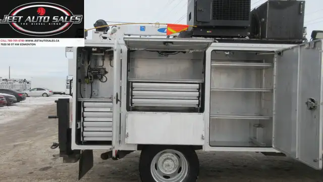 2017 Ford F-550 XLT SERVICE TRUCK WITH CRANE & COMPRESSOR in Cars & Trucks in Edmonton - Image 21