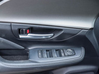 ACCIDENT FREE, LOADED XLE MODEL, HEATED LEATHER 8 PASSENGER SEATING, SUNROOF, COLLISION AVOIDANCE, B... (image 7)