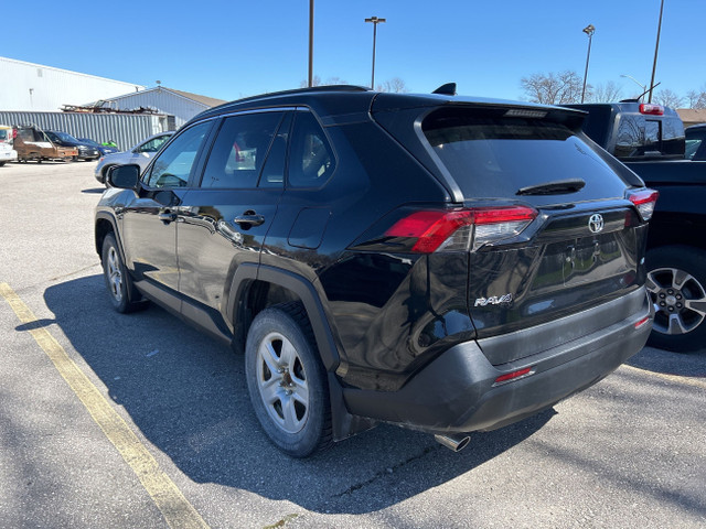 2019 Toyota RAV4 LE in Cars & Trucks in Grand Bend - Image 4