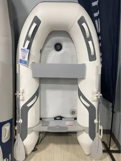 C/W AIR FLOOR, PERFECT FOR RV'S Price does not include, freight, PDI, doc fees and taxes.