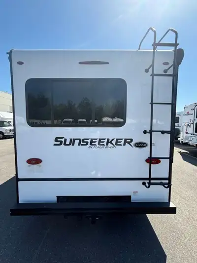 Great floorplan with outside kitchen and dual slideouts! FEATURES LIST Vehicle 7 Seatbelts 7 Sleeps...