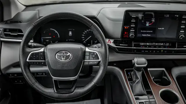 2023 Toyota Sienna XLE8-PASS | Leather | Sunroof | Heated Seats dans Autos et camions dans Guelph - Image 15