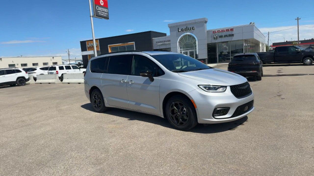 2024 Chrysler Pacifica Hybrid in Cars & Trucks in Edmonton - Image 2