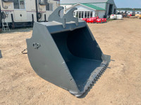 72” WBM 300 series cleanup bucket from JD350 WINTER SALES EVENT