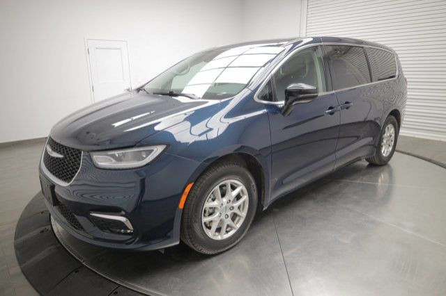 2024 Chrysler Pacifica Touring-L in Cars & Trucks in Calgary - Image 4