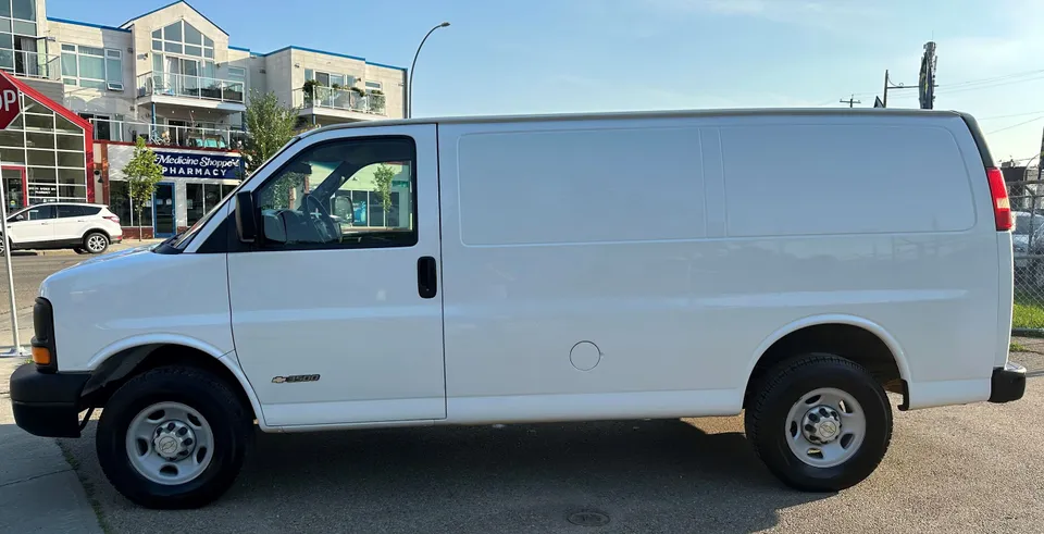 2006 CHEVY EXPRESS 3500 CARGO VAN LOW KMS WE FINANCE ALL CREDIT
