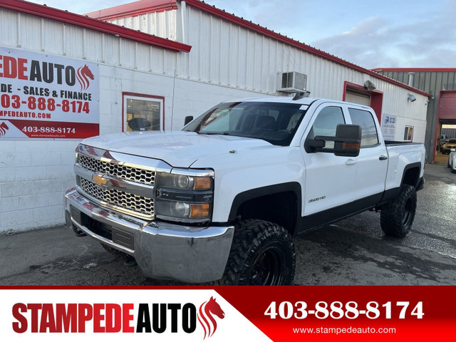 2019 Chevrolet Silverado 3500HD LT 4WD Crew Cab in Cars & Trucks in Calgary
