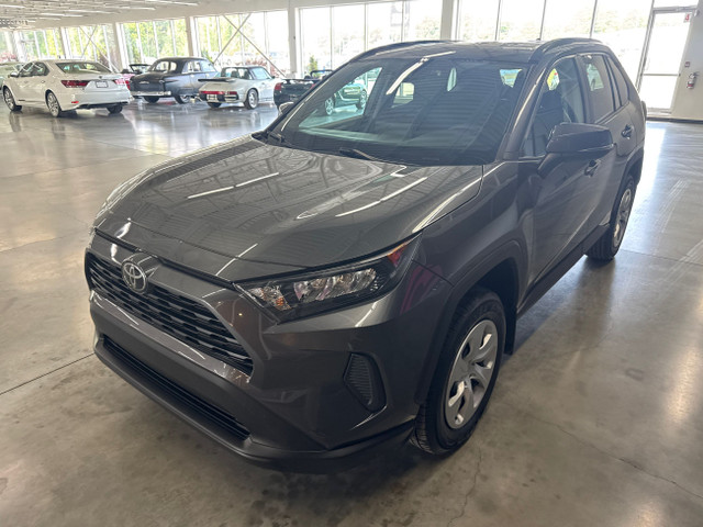 2020 Toyota RAV4 LE FWD GROUPE ÉLECTRIQUE A/C in Cars & Trucks in Saint-Jean-sur-Richelieu - Image 4