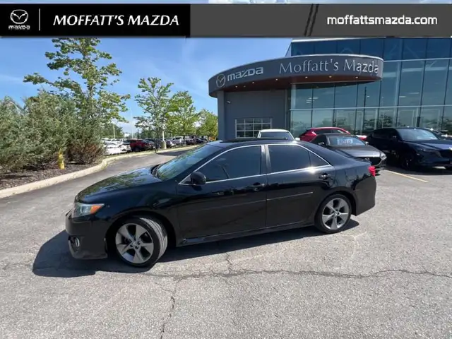 2014 Toyota Camry SE dans Autos et camions dans Barrie - Image 3