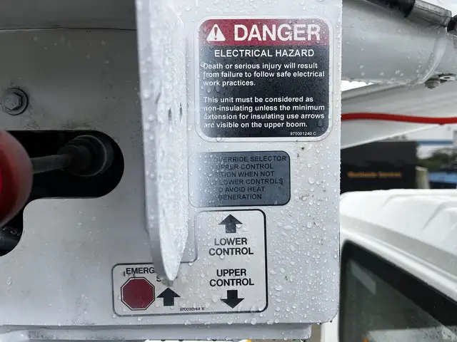 2013 International DuraStar MA025 Altec Bucket Service Truck in Heavy Trucks in Delta/Surrey/Langley - Image 51