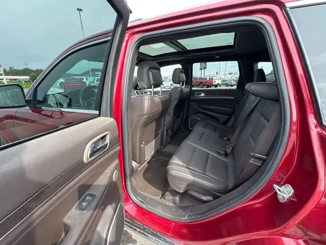 2014 Jeep Grand Cherokee SUMMIT LEATHER SEATS / SUNROOF / PADDLE in Cars & Trucks in Cranbrook - Image 14