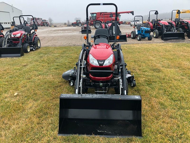 2022 YANMAR SA223 TRACTOR WITH LOADER AND MOWER in Farming Equipment in London - Image 2