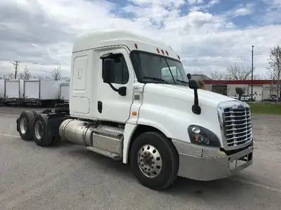 2019 FREIGHTLINER X12564ST;Heavy Duty Trucks - Conventional Truck w/ Sleeper Penske Location 10760 H...