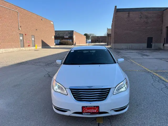 2013 Chrysler 200 LX 4dr Sedan Automatic in Cars & Trucks in Mississauga / Peel Region - Image 4