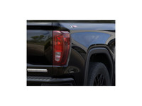 Ce GMC Sierra 1500 2025 est démonstrateur et prêt à répondre à vos besoins quotidiens, que ce soit p... (image 8)