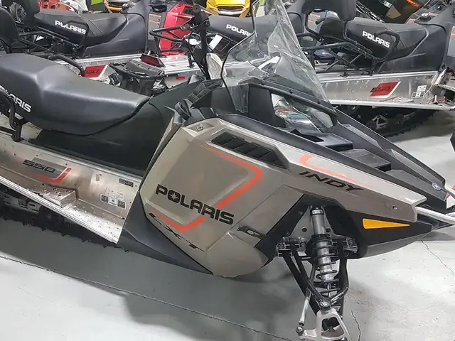 2023 Polaris INDY LXT 550 $56 B/W ALL CREDIT ACCEPTED! dans Motoneiges dans Comté de Strathcona - Image 2