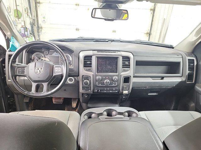 2022 Ram 1500 Classic ExpressCrew 4X4 | 5.7L Hemi | 3.92 Ratio in Cars & Trucks in Guelph - Image 3