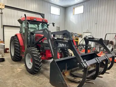2002 McCORMICK/CASE CX100 CAB HEAT AIR DIFF LOCK, 16 FWRD 8REV SPEEDS, LEON 700 LOADER WITH GRAPPLE,...