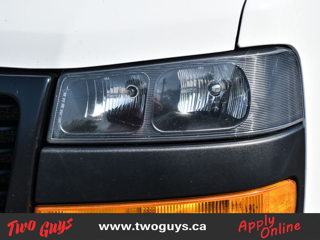 2021 GMC Savana Cargo Van RWD G2500 135 Back Up Camera in Mirror in Cars & Trucks in St. Catharines - Image 4
