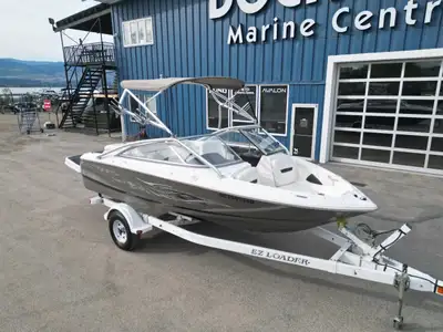 The 2009 Regal 1900 FasDeck is a versatile and stylish bowrider that combines sleek design with impr...