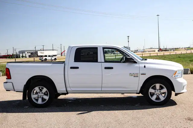 2023 Ram 1500 Classic Express dans Autos et camions dans Comté de Strathcona - Image 6