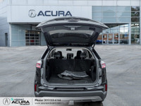 CLEAN CARFAX Finished in an Agate Black Metallic exterior that complements the Black leather interio... (image 6)