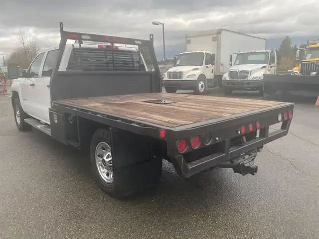 2015 chevrolet Silverado 3500HD 8 Foot Flat Deck 4WD in Heavy Trucks in Richmond - Image 4