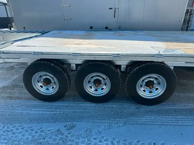 8.5 x 25' Tri-axle 21000 Lb GVRW, Galvanized Frame, 5 Year War. in Cargo & Utility Trailers in Mississauga / Peel Region - Image 7