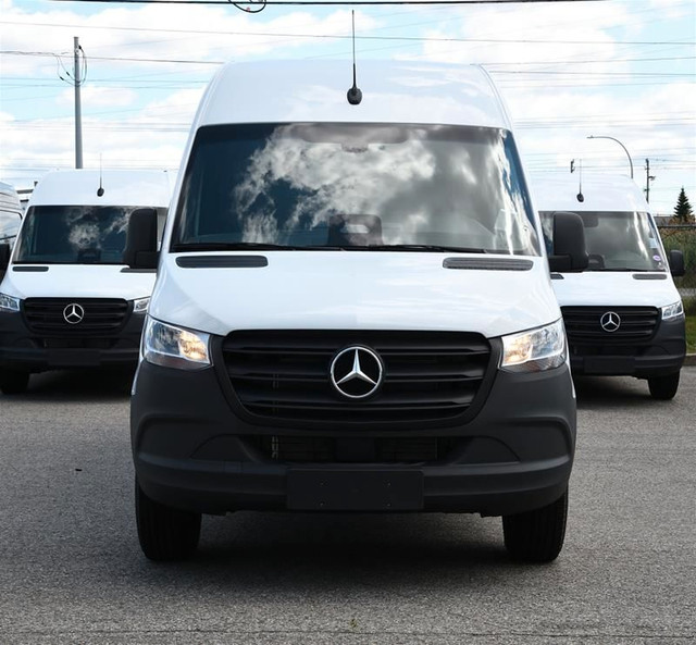 2025 Mercedes-Benz Sprinter 2500 170 Wheelbase High Roof RWD dans Autos et camions  à Laval/Rive Nord - Image 2