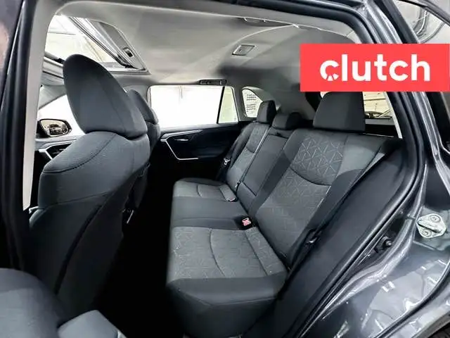 2022 Toyota RAV4 XLE AWD w/ Apple CarPlay, Heated Front Seats, R dans Autos et camions dans Ville de Toronto - Image 19