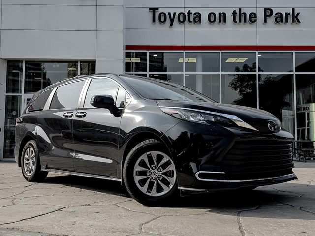 2023 Toyota Sienna XLE 8-Passenger FWD in Cars & Trucks in City of Toronto - Image 2