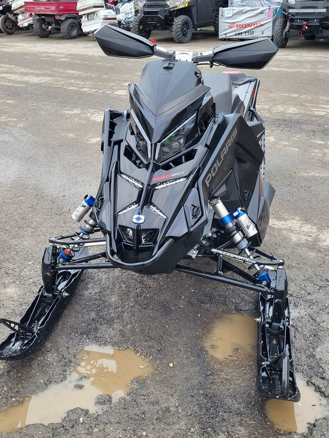 2023 Polaris 850 Assault 146 Boost in Snowmobiles in Thetford Mines - Image 3