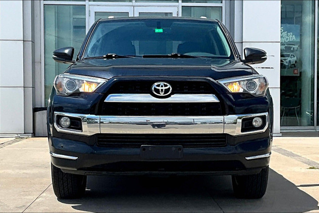 2016 Toyota 4Runner SR5 V6 5A in Cars & Trucks in Mississauga / Peel Region - Image 2