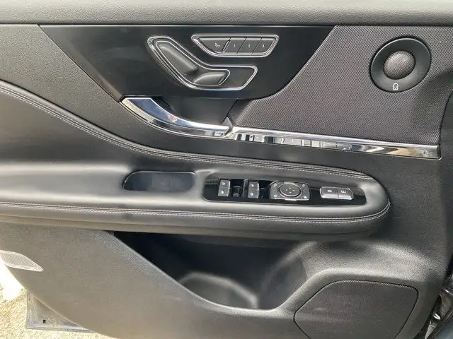 2021 Lincoln Corsair Reserve | Panoramic Roof | Backup Cam in Cars & Trucks in Edmonton - Image 7