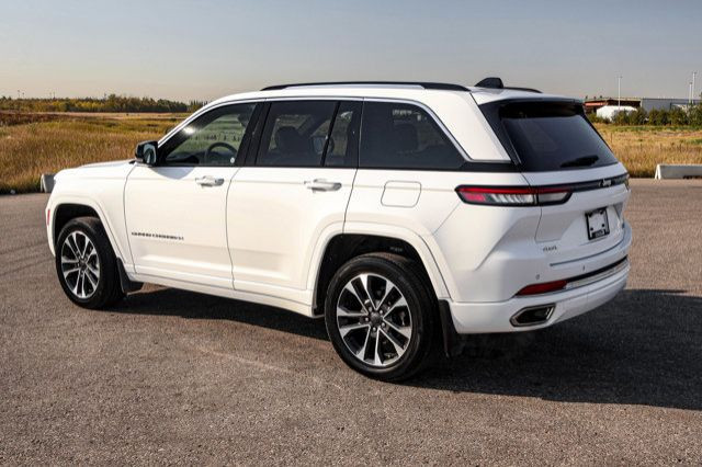 2023 Jeep Grand Cherokee OVERLAND 4X4 LEATHER SUNROOF in Cars & Trucks in Strathcona County - Image 2
