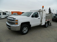 2015 CHEVY 2500 /SERVICE TRUCK /V-MAC  WITH POWER LIFT GATE