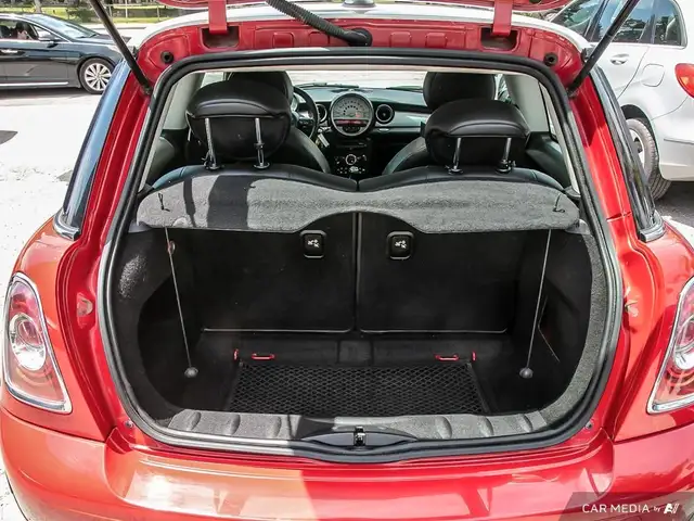 2013 MINI Cooper Hardtop 2dr Cpe *6-Speed Manual* dans Autos et camions dans Ville de Toronto - Image 12