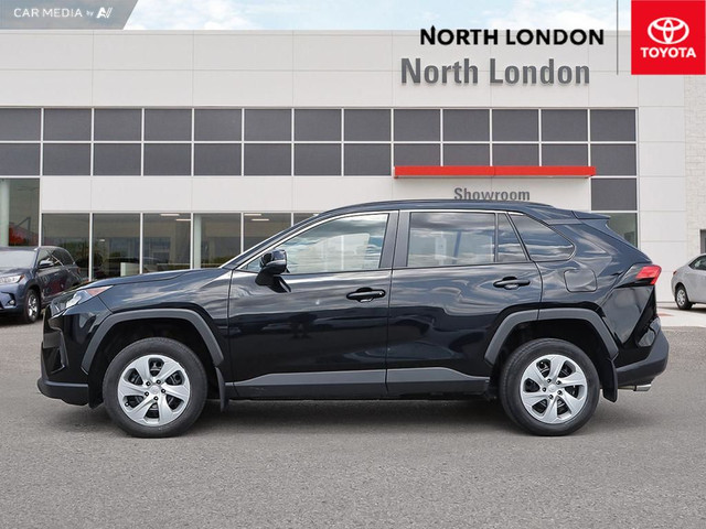 2021 Toyota RAV4 LE HEATED SEATS - APPLE CARPLAY/ANDROID AUTO... in Cars & Trucks in London - Image 3