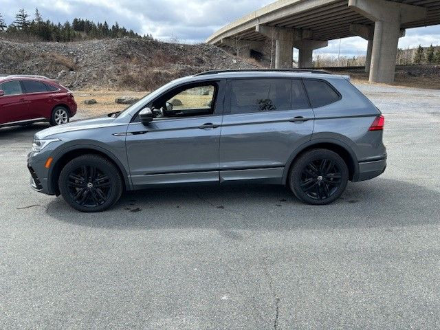 2022 Volkswagen Tiguan Comfortline R-Line Black Edition in Cars & Trucks in Saint John - Image 4