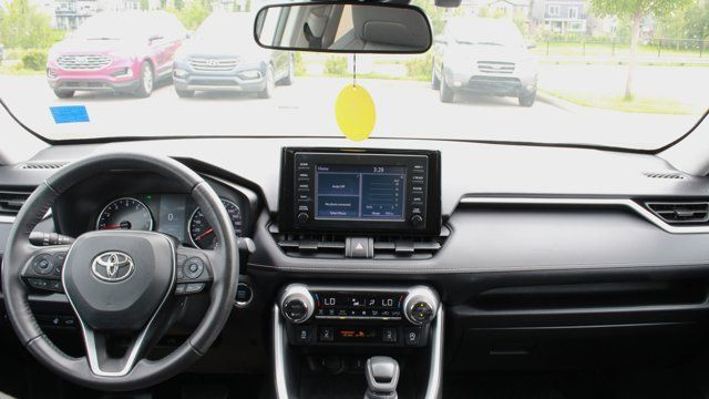 2021 Toyota RAV4 XLE in Cars & Trucks in Calgary - Image 2
