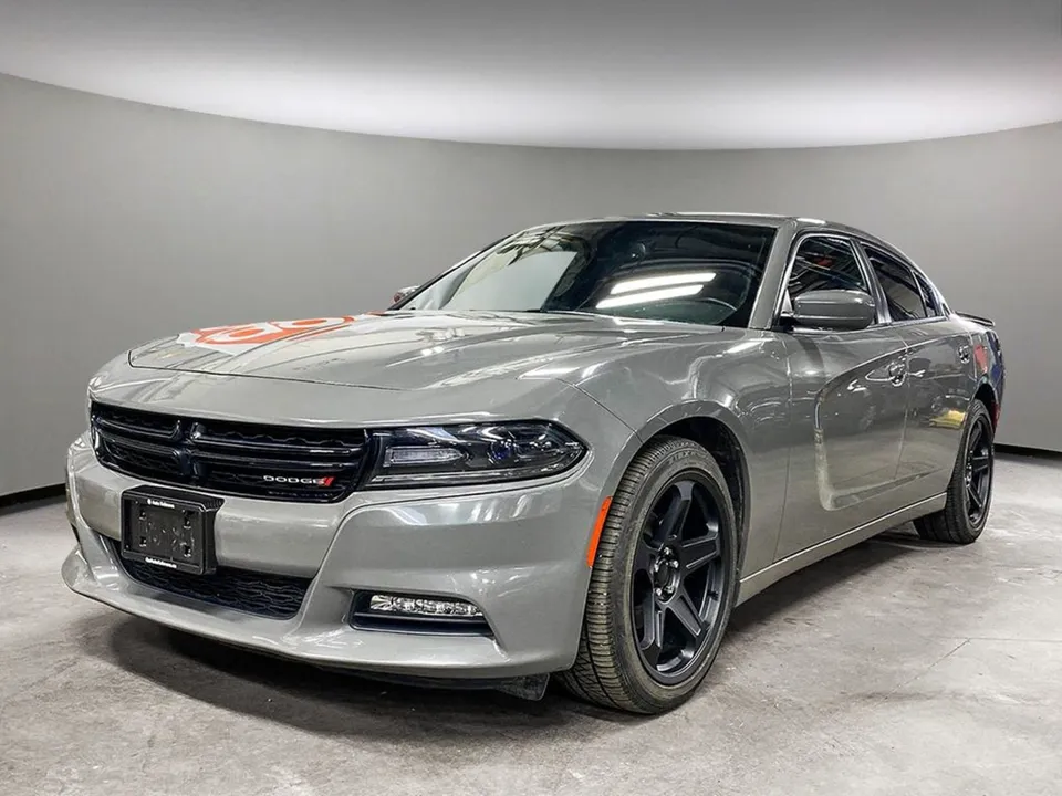 2017 Dodge Charger SXT w/ Heated Leather Seats