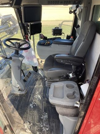 2018 Massey Ferguson 9565 in Farming Equipment in Medicine Hat - Image 4