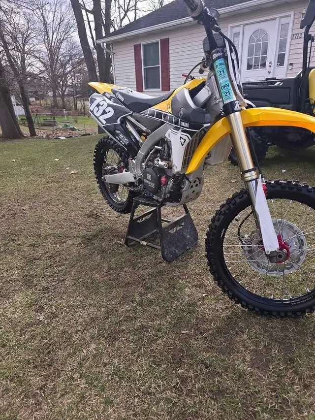 2016 YAMAHA YZF450 60TH ANNIVERSARY EDITION - YELLOW in Dirt Bikes & Motocross in Delta/Surrey/Langley - Image 6