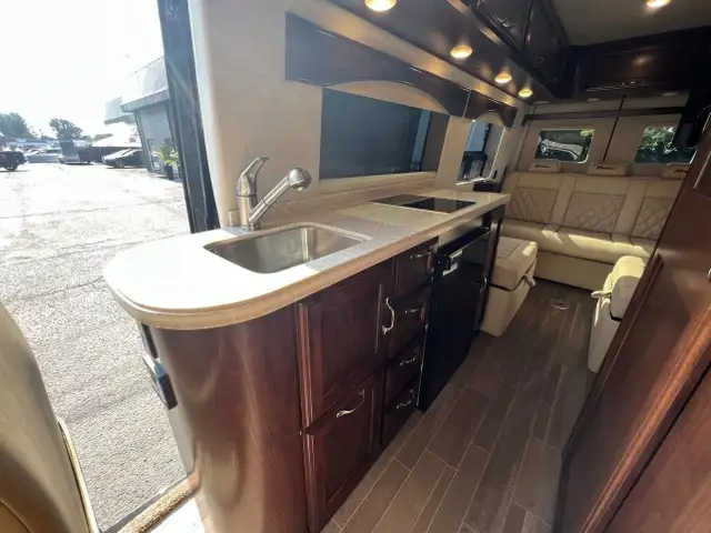 2018 Regency 3500 XALTA LX **SPRINTER MERCEDES DIESEL 4X4** in RVs & Motorhomes in Laval / North Shore - Image 29