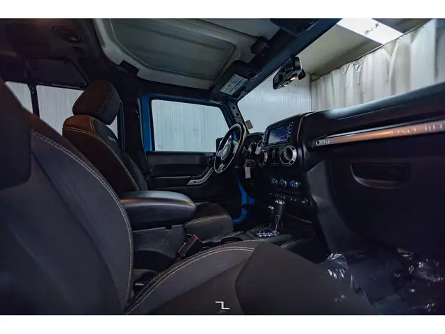 2018 Jeep Wrangler JK Unlimited 4x4 Sahara Nav in Cars & Trucks in Red Deer - Image 13