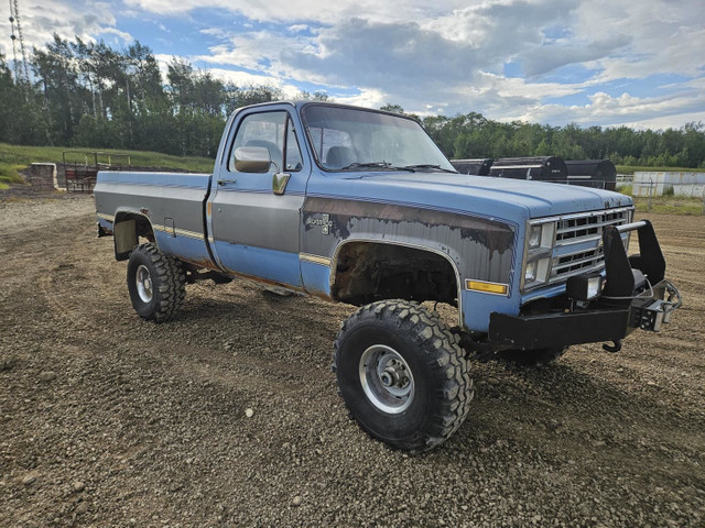 1986 Chevrolet Silverado 10 in Cars & Trucks in Edmonton - Image 2