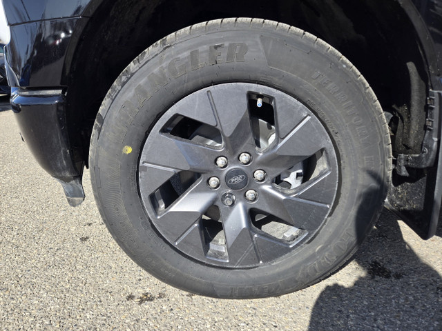 2025 Ford F-150 Lightning FLASH | MAX TOW PKG | MOBILE PWR CORD  in Cars & Trucks in Calgary - Image 4