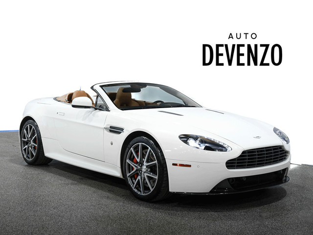  2014 Aston Martin V8 Vantage 2dr Conv S in Cars & Trucks in Laval / North Shore