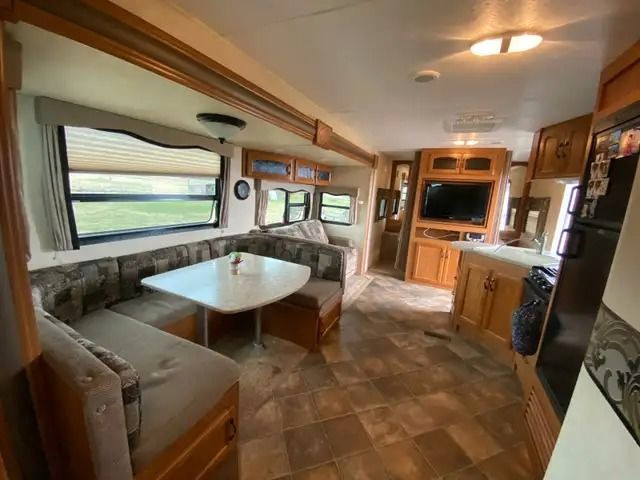 2012 KEYSTONE SPRINTER 311 BHS (FINANCING AVAILABLE) in Travel Trailers & Campers in Strathcona County - Image 3
